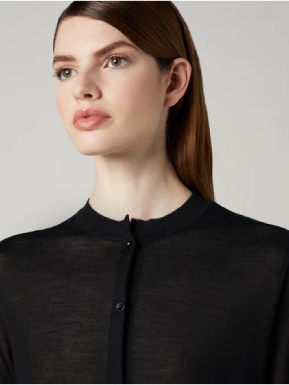MANRICO CASHMERE
Comfort Fit Cardigan
Black